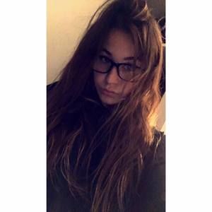 Meet your Posher, Chloe